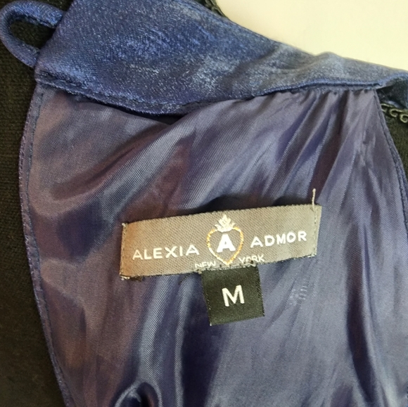 Dress - Picture 5 of 5